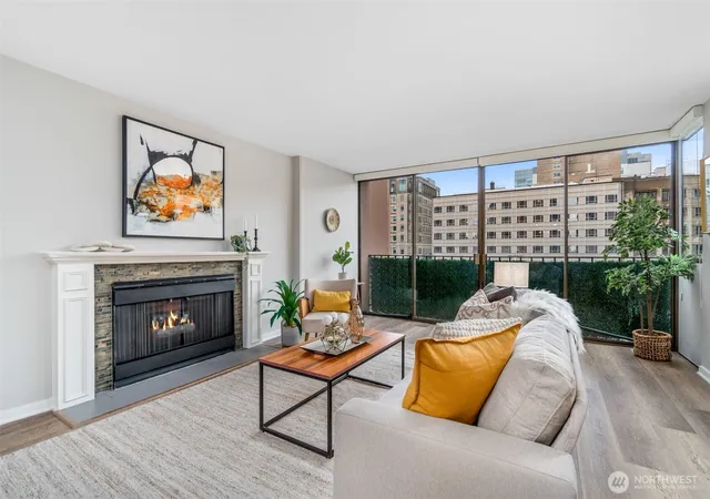 Photo 3 of Condo for sale at 1120 8th Avenue #904, Seattle, WA 98101 | MLS# NWM2566229 | Listing updated on 2026-09-23