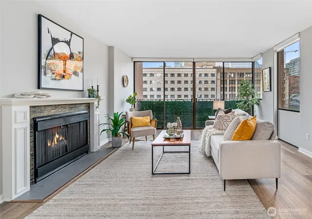 Photo 4 of Condo for sale at 1120 8th Avenue #904, Seattle, WA 98101 | MLS# NWM2566229 | Listing updated on 2026-09-23