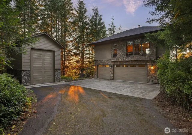 Photo 3 of Mansion for sale at 1384 Bayswater Rd, Amboy, WA 98601 | MLS# NWM2566265 | Listing updated on 2026-09-27
