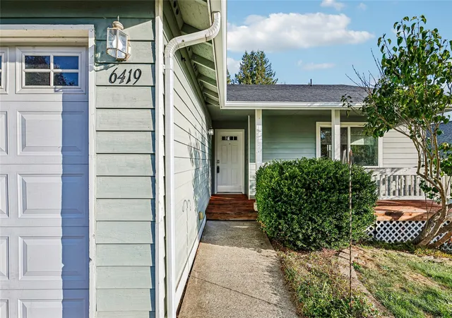 Photo 3 of Single family home for sale at 6419 107th Place Ne, Marysville, WA 98270 | MLS# NWM2566268 | Listing updated on 2026-10-23