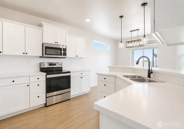 Photo 3 of Single family home for sale at 1344 E Nen Dr, Moses Lake, WA 98837 | MLS# NWM2566289 | Listing updated on 2026-09-25