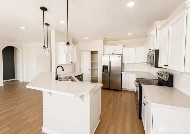 Photo 3 of Single family home for sale at 1344 E Nen Dr, Moses Lake, WA 98837 | MLS# NWM2566289 | Listing updated on 2026-09-25