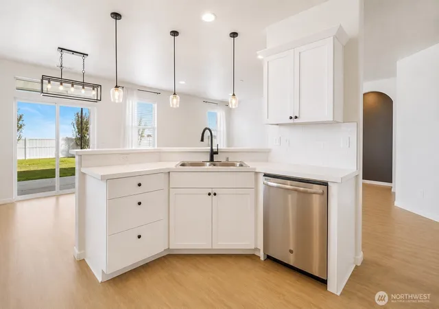 Photo 4 of Single family home for sale at 1344 E Nen Dr, Moses Lake, WA 98837 | MLS# NWM2566289 | Listing updated on 2026-09-25