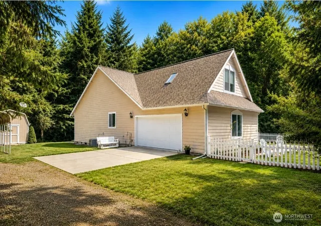 Photo 3 of Single family home for sale at 351 E Island Shrs Rd, Shelton, WA 98584 | MLS# NWM2566290 | Listing updated on 2026-09-23