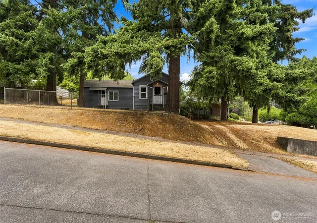 Photo 2 of Single family home for sale at 7955 29th Avenue Sw, Seattle, WA 98126 | MLS# NWM2566302 | Listing updated on 2026-09-23