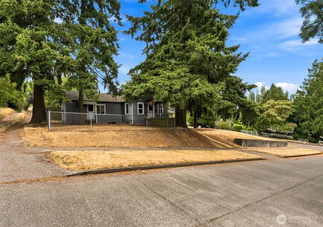 Photo 3 of Single family home for sale at 7955 29th Avenue Sw, Seattle, WA 98126 | MLS# NWM2566302 | Listing updated on 2026-09-23