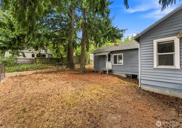 Photo 4 of Single family home for sale at 7955 29th Avenue SW, Seattle, WA 98126 | MLS# NWM2566302 | Listing updated on 2026-09-23