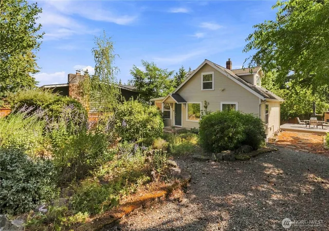 Photo 2 of Single family home for sale at 14350 Corliss Ave N, Seattle, WA 98133 | MLS# NWM2566306 | Listing updated on 2026-10-01