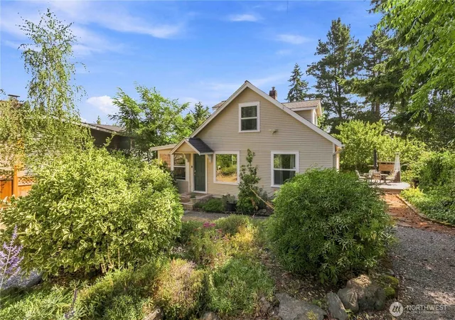 Photo 3 of Single family home for sale at 14350 Corliss Ave N, Seattle, WA 98133 | MLS# NWM2566306 | Listing updated on 2026-10-01