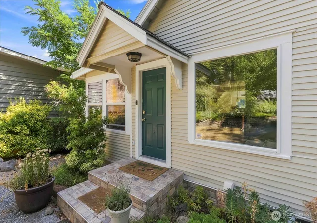 Photo 3 of Single family home for sale at 14350 Corliss Ave N, Seattle, WA 98133 | MLS# NWM2566306 | Listing updated on 2026-10-02