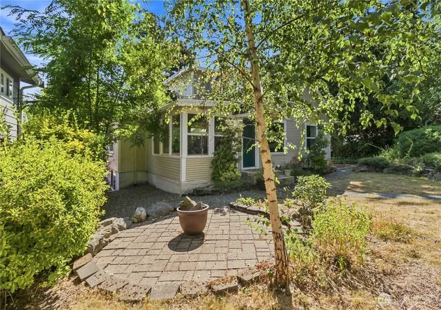Photo 4 of Single family home for sale at 14350 Corliss Ave N, Seattle, WA 98133 | MLS# NWM2566306 | Listing updated on 2026-10-02