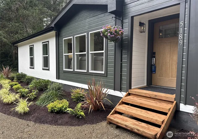 Photo 3 of Manufactured home for sale at 5189 Sw Paradise Ln, Port Orchard, WA 98367 | MLS# NWM2566344 | Listing updated on 2026-09-24