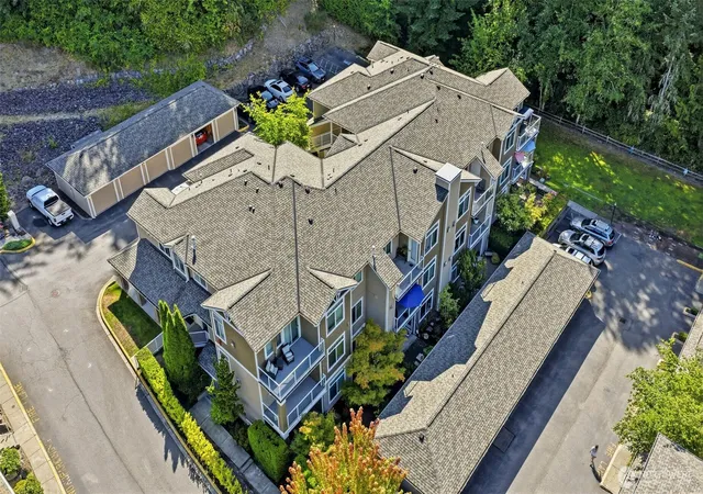 Photo 4 of Condo for sale at 3500 E Lake Sammamish Pkwy SE #3-103, Sammamish, WA 98075 | MLS# NWM2566351 | Listing updated on 2026-09-30