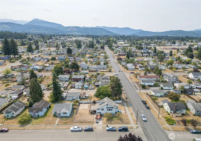 Photo 3 of Single family home for sale at 903 S Peabody St, Port Angeles, WA 98362 | MLS# NWM2566354 | Listing updated on 2026-09-23