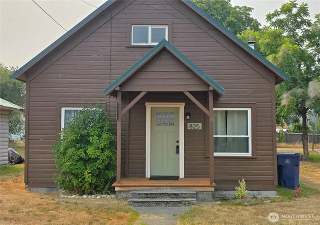 Photo 1 of Single family home for sale at 825 Sauk Ave, Darrington, WA 98241 | MLS# NWM2566367 | Listing updated on 2026-09-23