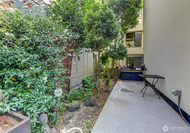 Photo 4 of Condo for sale at 5038 California Ave SW #1, Seattle, WA 98136 | MLS# NWM2566376 | Listing updated on 2026-09-23