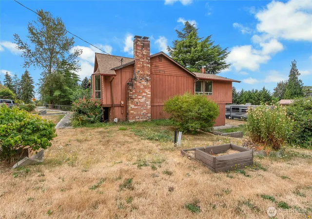 Photo 3 of Single family home for sale at 902 66Th Ave E, Fife, WA 98424 | MLS# NWM2566392 | Listing updated on 2026-09-25
