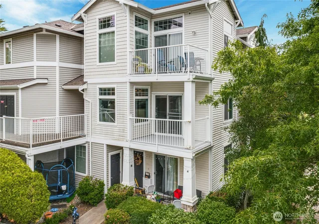 Photo 3 of Condo for sale at 6405 Isaac Ave Se #G, Auburn, WA 98092 | MLS# NWM2566398 | Listing updated on 2026-09-30
