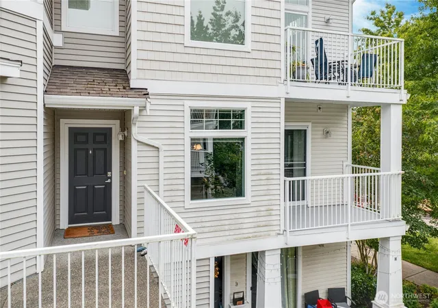 Photo 4 of Condo for sale at 6405 Isaac Ave SE #G, Auburn, WA 98092 | MLS# NWM2566398 | Listing updated on 2026-09-30