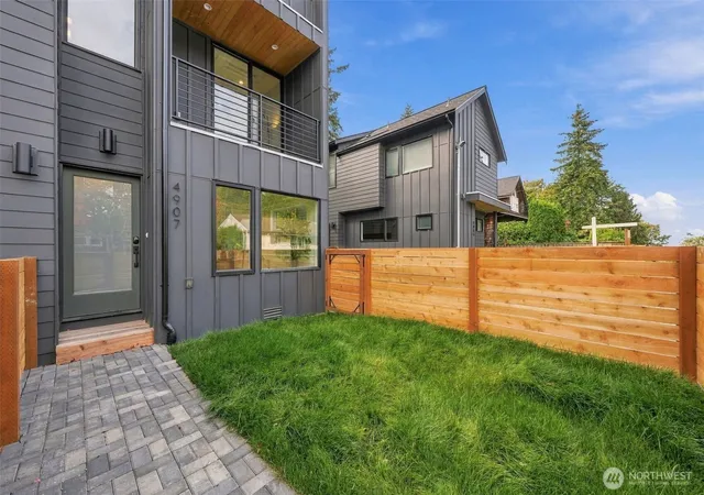Photo 3 of Sale Pending at 4907 Sw Canada Dr, Seattle, WA 98136 | MLS# NWM2566424 | Listing updated on 2026-10-25
