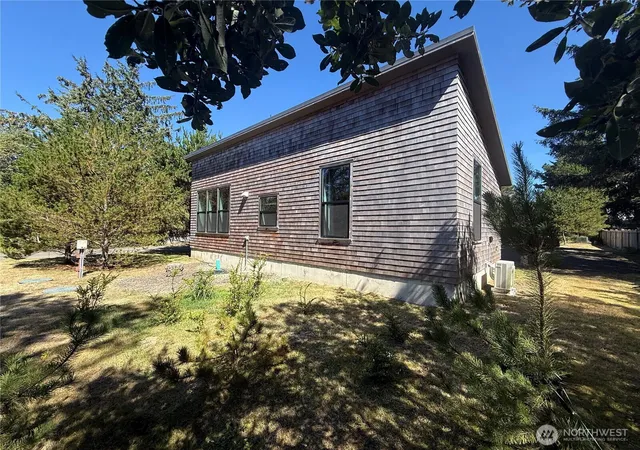 Photo 3 of Single family home for sale at 813 Salmonbery Beach, Grayland, WA 98547 | MLS# NWM2566434 | Listing updated on 2026-09-23