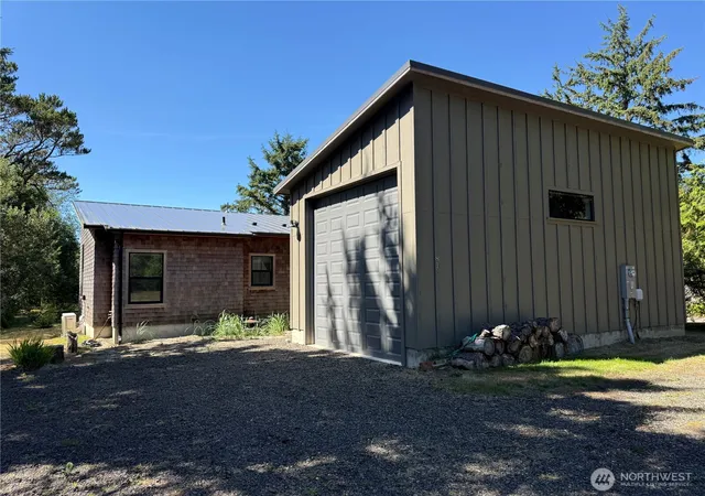 Photo 4 of Single family home for sale at 813 Salmonbery Beach, Grayland, WA 98547 | MLS# NWM2566434 | Listing updated on 2026-09-23