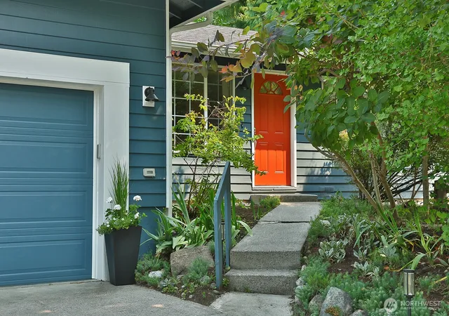 Photo 2 of Sale Pending at 1421 Channel View Ln, Freeland, WA 98249 | MLS# NWM2566459 | Listing updated on 2026-09-25