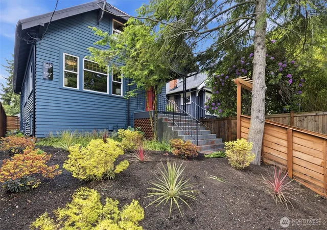 Photo 2 of Single family home for sale at 1417 Martin Luther King Jr Way, Seattle, WA 98122 | MLS# NWM2566462 | Listing updated on 2026-10-01