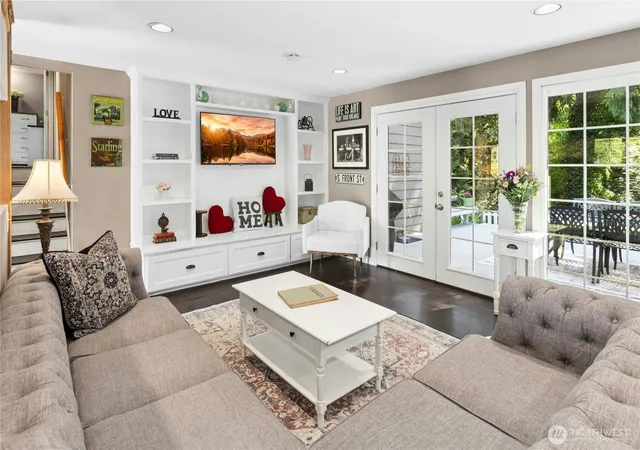 Photo 2 of Single family home for sale at 860 Valley View Pl Sw, Issaquah, WA 98027 | MLS# NWM2566467 | Listing updated on 2026-09-28