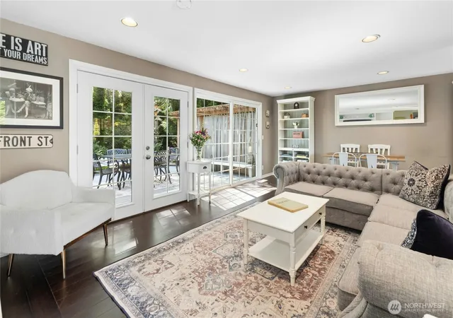Photo 3 of Single family home for sale at 860 Valley View Pl SW, Issaquah, WA 98027 | MLS# NWM2566467 | Listing updated on 2026-09-28