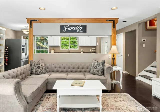 Photo 4 of Single family home for sale at 860 Valley View Pl SW, Issaquah, WA 98027 | MLS# NWM2566467 | Listing updated on 2026-09-28