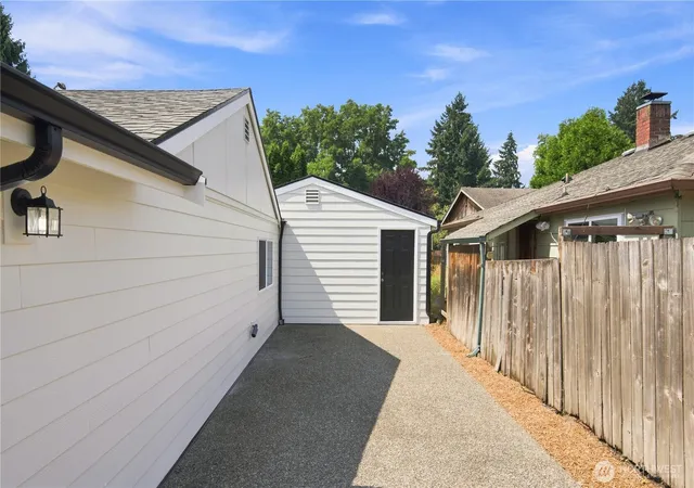 Photo 3 of Single family home for sale at 5226 108th Avenue Ct E, Puyallup, WA 98372 | MLS# NWM2566490 | Listing updated on 2026-10-01