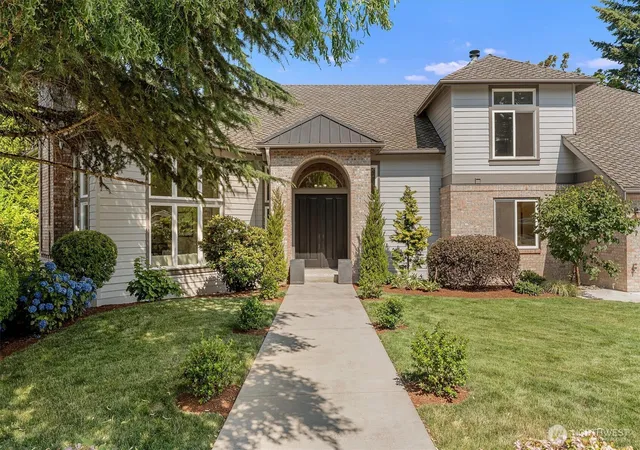 Photo 2 of Single family home for sale at 17410 102nd Avenue Ne, Bothell, WA 98011 | MLS# NWM2566493 | Listing updated on 2026-09-23