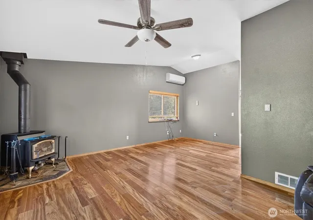Photo 4 of Single family home for sale at 185 Westside Hwy, Vader, WA 98593 | MLS# NWM2566507 | Listing updated on 2026-09-21