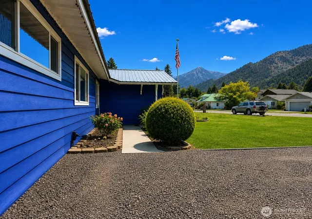 Photo 2 of Single family home for sale at 530 Cascade St, Leavenworth, WA 98826 | MLS# NWM2566537 | Listing updated on 2026-09-23