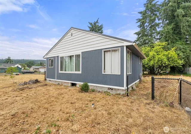 Photo 3 of Sale Pending at 204 E Eagle St, Oakville, WA 98568 | MLS# NWM2566539 | Listing updated on 2026-09-25