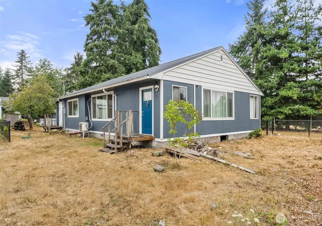 Photo 3 of Sale Pending at 204 E Eagle St, Oakville, WA 98568 | MLS# NWM2566539 | Listing updated on 2026-09-25