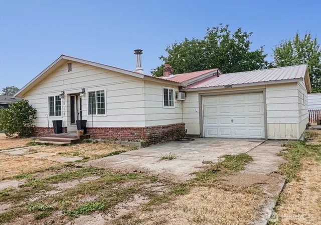 Photo 2 of Single family home for sale at 514 Main St, Oroville, WA 98844 | MLS# NWM2566551 | Listing updated on 2026-09-23