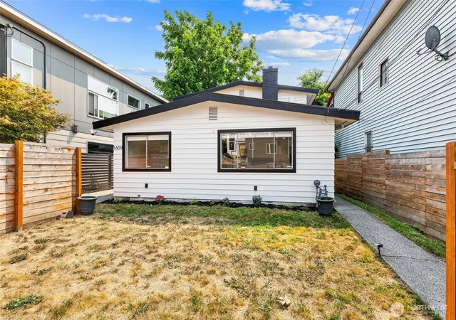 Photo 2 of House for sale at 1609 E Alder St, Seattle, WA 98122 | MLS# NWM2566584 | Listing updated on 2026-09-23