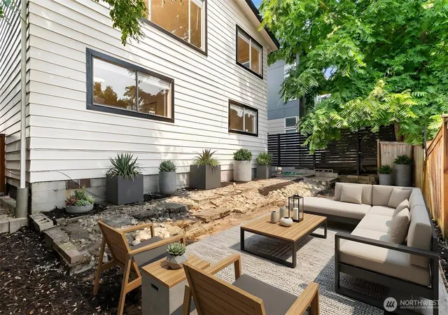 Photo 4 of House for sale at 1609 E Alder St, Seattle, WA 98122 | MLS# NWM2566584 | Listing updated on 2026-09-23