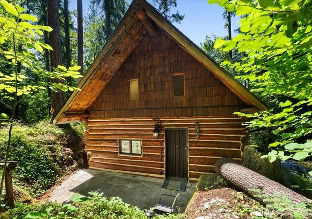Photo 1 of Single family home for sale at 25525 Se Tiger Mountain Rd, Issaquah, WA 98027 | MLS# NWM2566596 | Listing updated on 2026-10-05