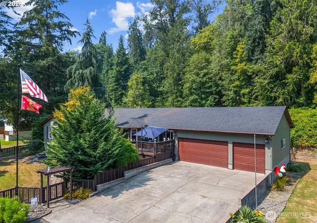 Photo 2 of Single family home for sale at 316 Laverne Dr, Kalama, WA 98625 | MLS# NWM2566618 | Listing updated on 2026-09-23