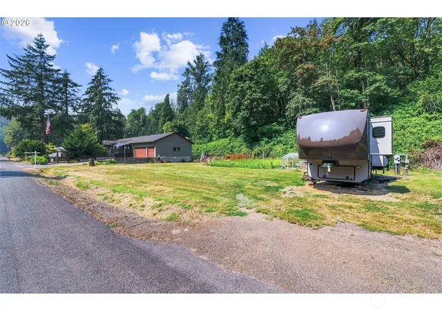 Photo 4 of Single family home for sale at 316 Laverne Dr, Kalama, WA 98625 | MLS# NWM2566618 | Listing updated on 2026-09-23