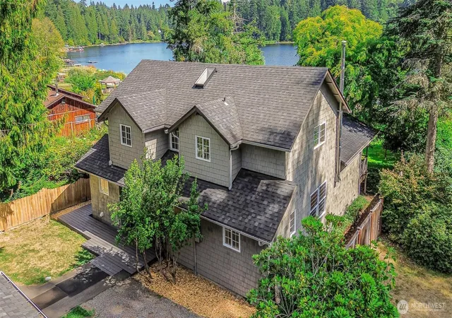 Photo 1 of Single family home for sale at 18404 W Spring Lake Dr Se, Renton, WA 98058 | MLS# NWM2566620 | Listing updated on 2026-10-01