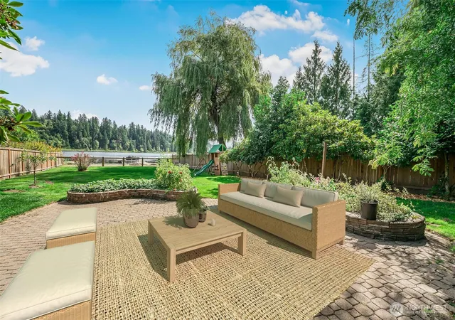Photo 2 of Single family home for sale at 18404 W Spring Lake Dr Se, Renton, WA 98058 | MLS# NWM2566620 | Listing updated on 2026-10-01