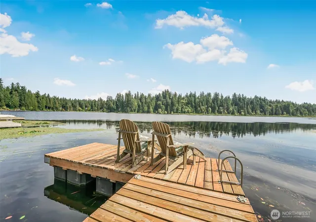 Photo 3 of Single family home for sale at 18404 W Spring Lake Dr Se, Renton, WA 98058 | MLS# NWM2566620 | Listing updated on 2026-10-01