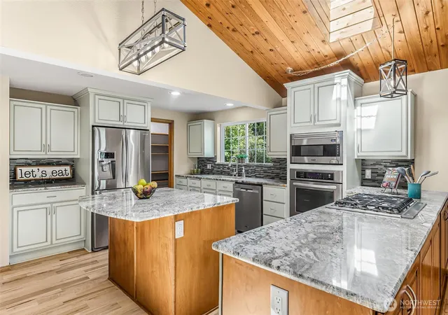 Photo 3 of Single family home for sale at 18404 W Spring Lake Dr SE, Renton, WA 98058 | MLS# NWM2566620 | Listing updated on 2026-10-01