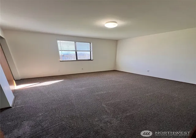 Photo 4 of House for sale at 930 S 22nd Court, Mount Vernon, WA 98274 | MLS# NWM2566629 | Listing updated on 2026-09-23