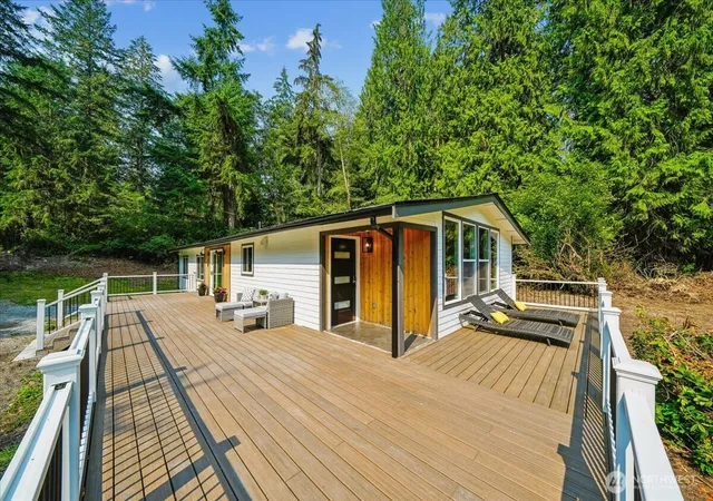 Photo 4 of Manufactured home for sale at 10711 Edgewood Dr, Anderson Island, WA 98303 | MLS# NWM2566655 | Listing updated on 2026-09-23