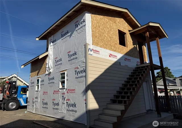 Photo 4 of Single family home for sale at 2519 Kulshan St, Bellingham, WA 98225 | MLS# NWM2566661 | Listing updated on 2026-09-18